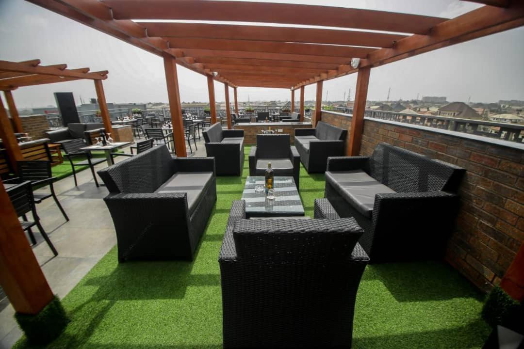 Perfecto La Villa Hotel And Suites Lagos Exterior photo