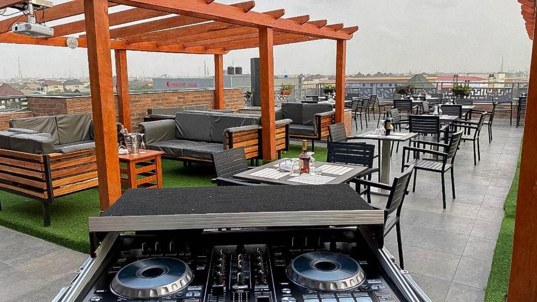 Perfecto La Villa Hotel And Suites Lagos Exterior photo