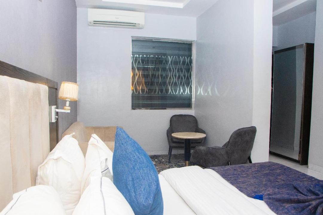 Perfecto La Villa Hotel And Suites Lagos Exterior photo