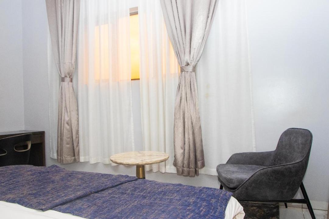 Perfecto La Villa Hotel And Suites Lagos Exterior photo