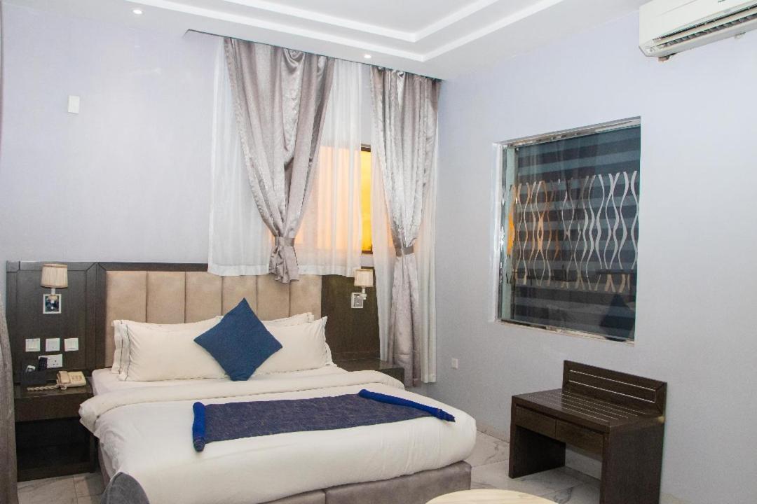 Perfecto La Villa Hotel And Suites Lagos Exterior photo