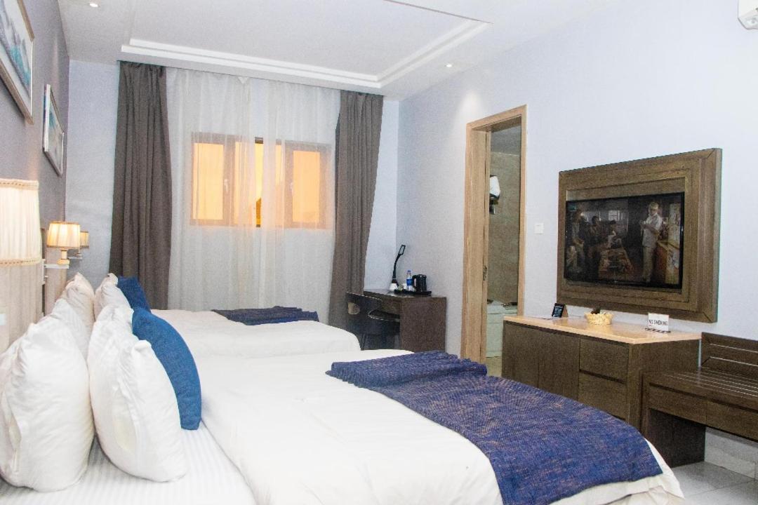 Perfecto La Villa Hotel And Suites Lagos Exterior photo