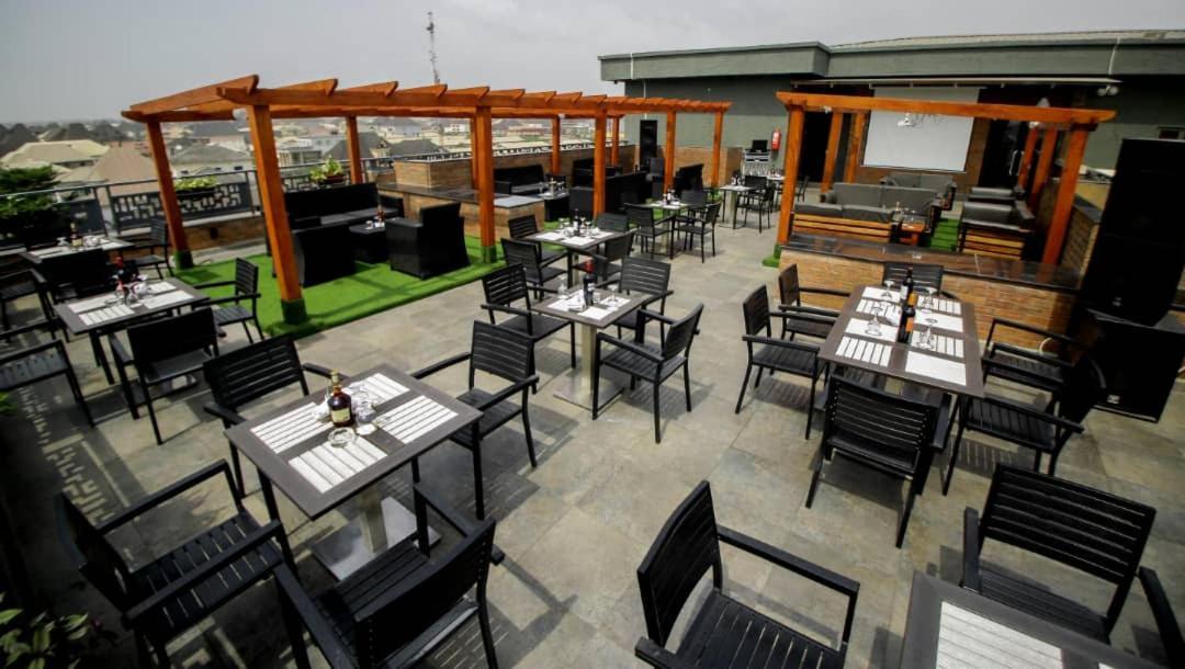 Perfecto La Villa Hotel And Suites Lagos Exterior photo