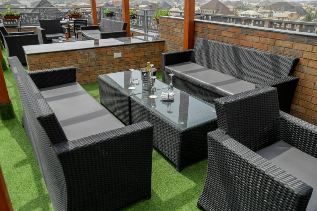Perfecto La Villa Hotel And Suites Lagos Exterior photo