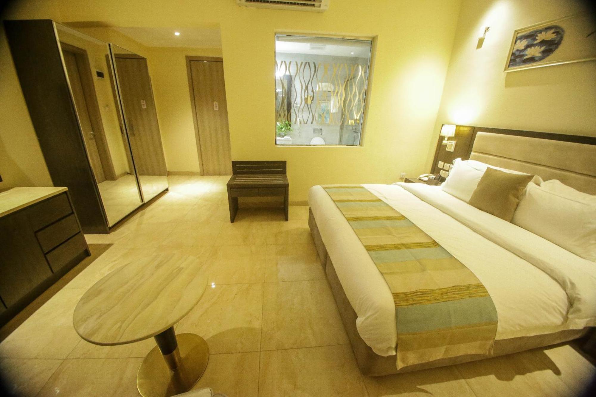 Perfecto La Villa Hotel And Suites Lagos Exterior photo