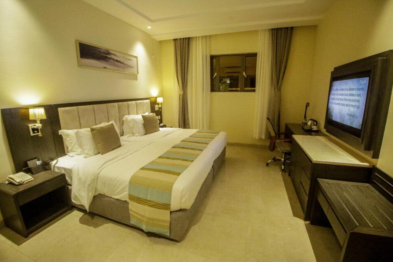 Perfecto La Villa Hotel And Suites Lagos Exterior photo