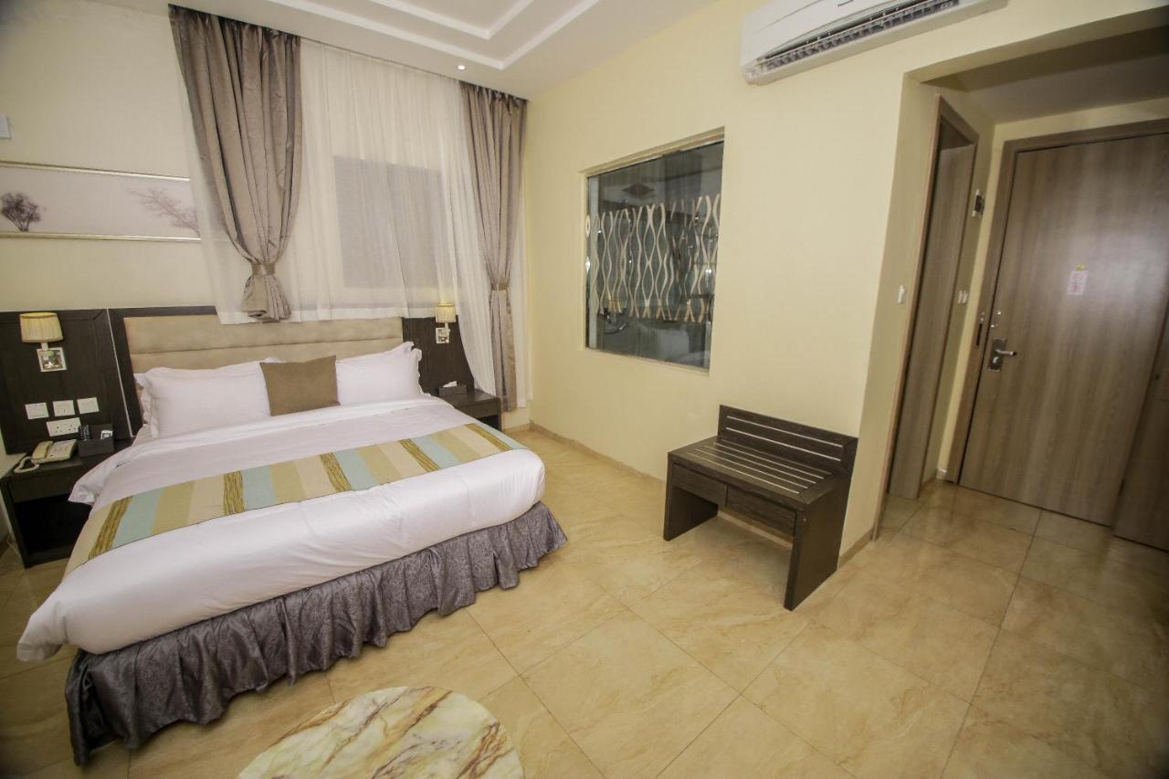 Perfecto La Villa Hotel And Suites Lagos Exterior photo